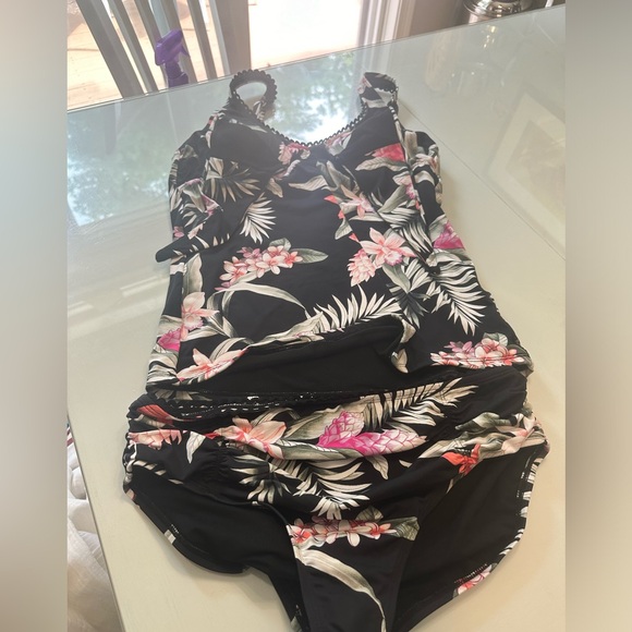 Tommy Bahama tankini size lodge, top size extra large bottom - Picture 1 of 10